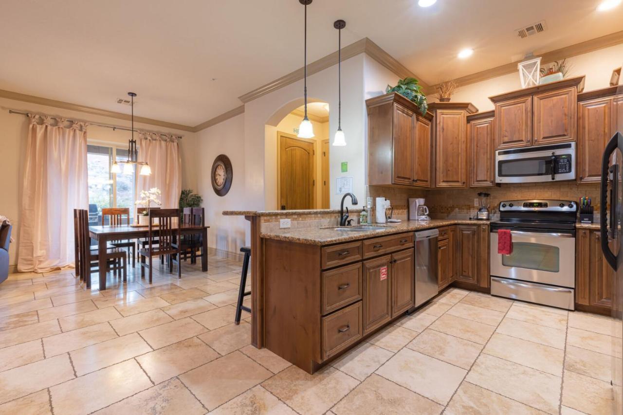 D5-Coral Springs Poolside-Ground Floor 3-Bedroom Hillside View هوريكاين الغرفة الصورة