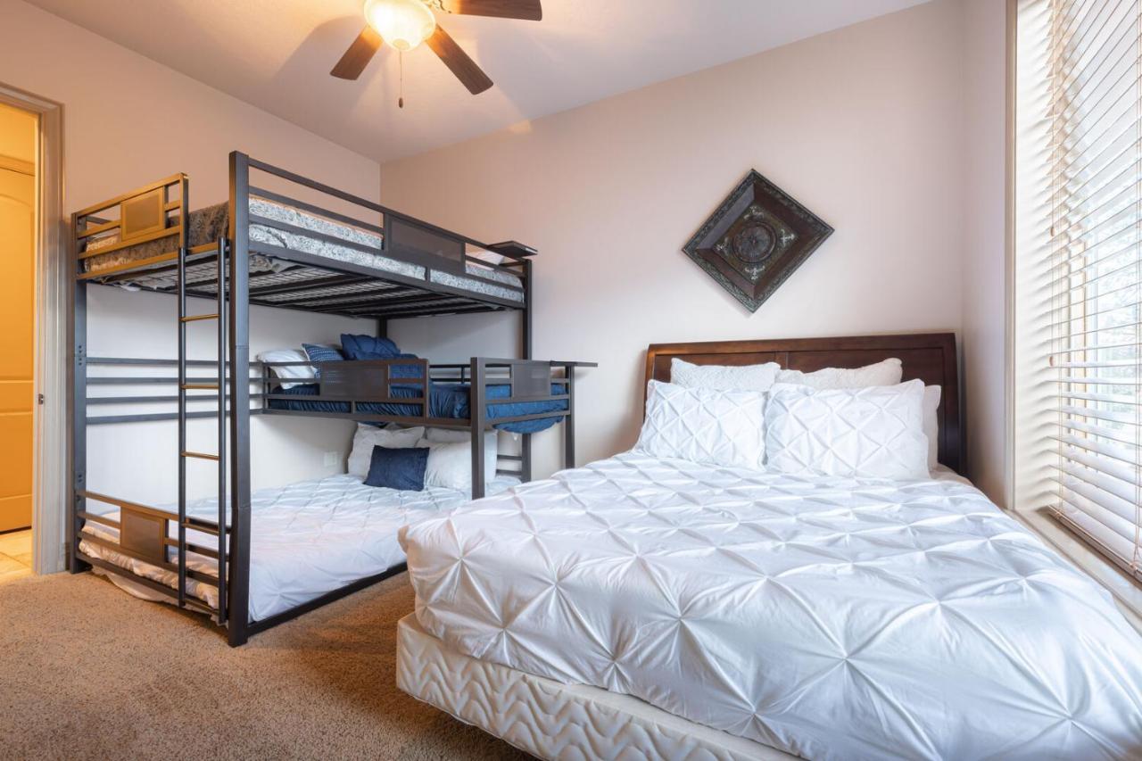 D5-Coral Springs Poolside-Ground Floor 3-Bedroom Hillside View هوريكاين الغرفة الصورة