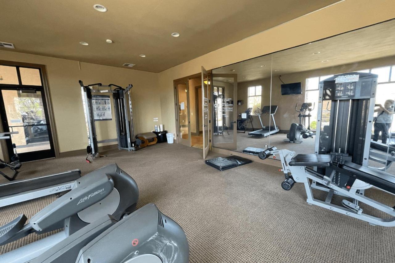 D5-Coral Springs Poolside-Ground Floor 3-Bedroom Hillside View هوريكاين الغرفة الصورة